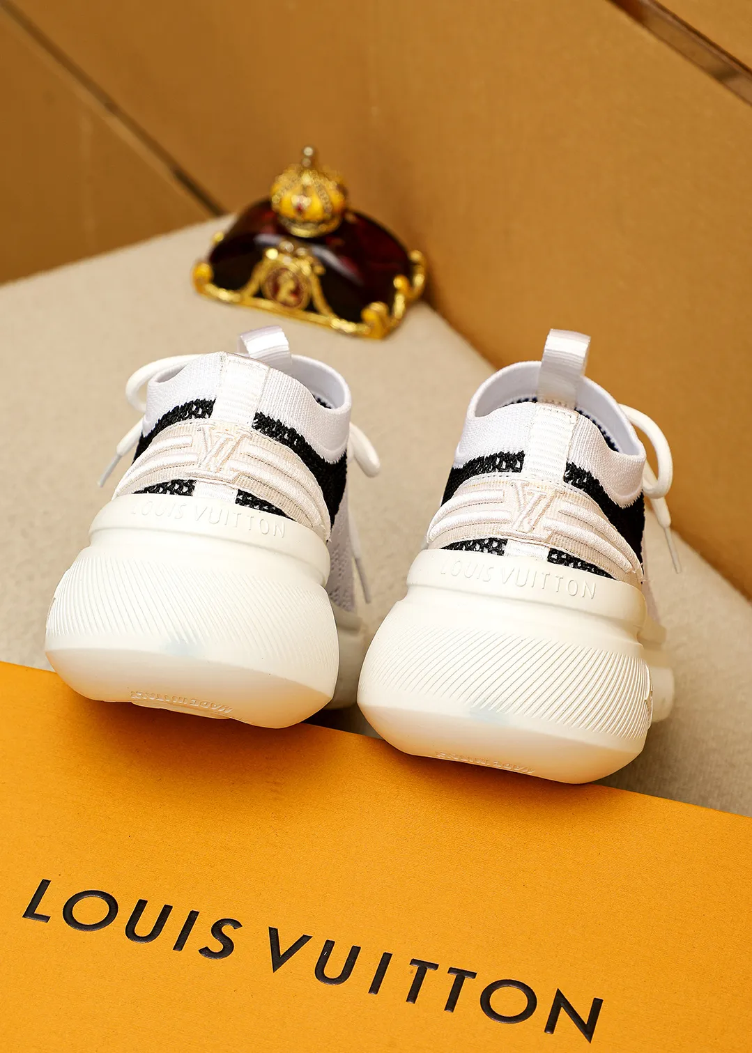 Men's men's shoes 💰480💐 Louis Vuitton Louis Vuitton 2025 new four-season lace-up series! The complex fly-knitting process for shoe uppers is now on the market. The counter has LV shape embossed stitching with original patterns, original raw materials, fabrics, and original fly-knitting! The inside is original and customized! 1:1 outsole mold opening! Foam outsole! 38-44 (45 customized)